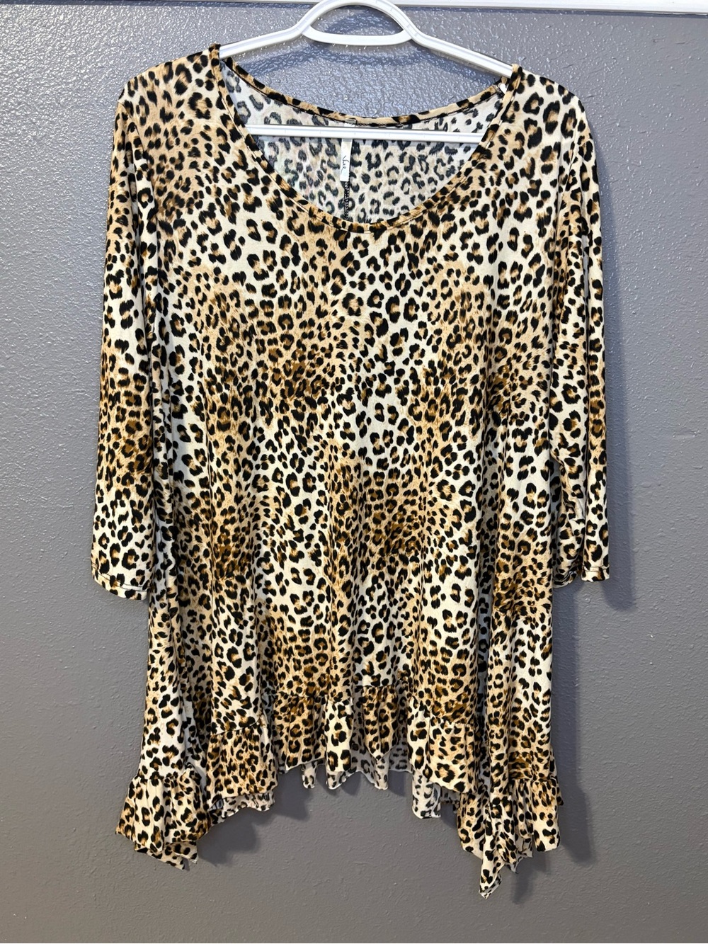 Vee Leopard Print Flowy Blouse size 1XL (SKU 271)